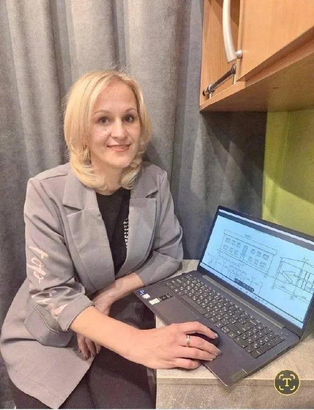 Оксана опановує нову професію — будівництво